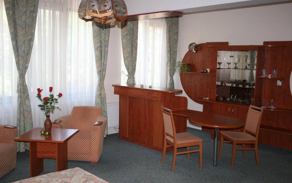 Hotel Nicol プロヴディフ エクステリア 写真