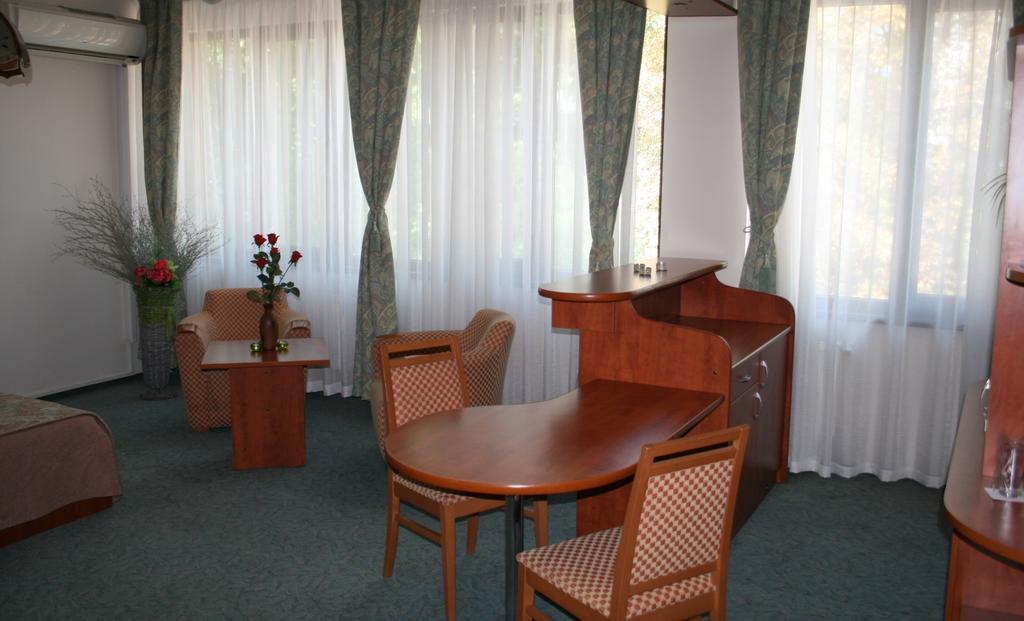 Hotel Nicol プロヴディフ エクステリア 写真