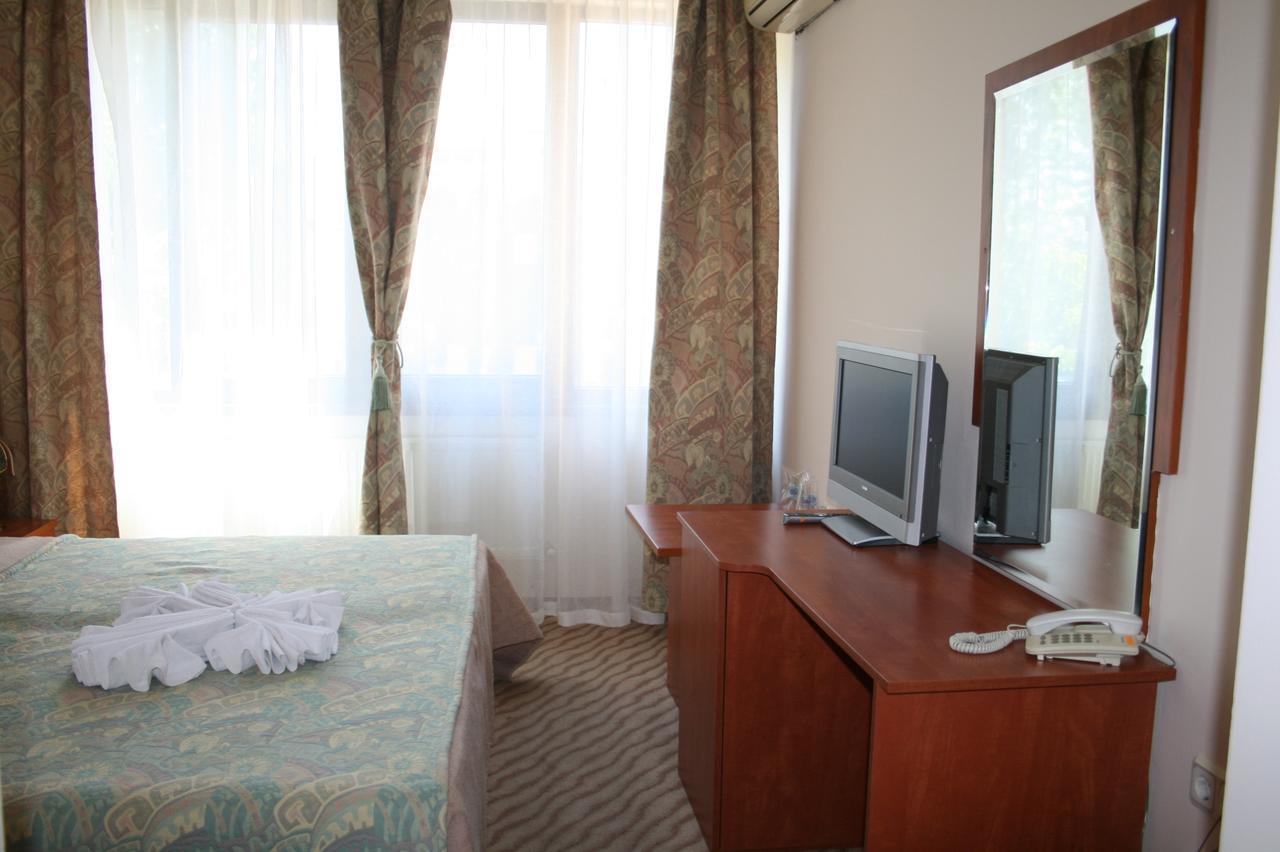 Hotel Nicol プロヴディフ エクステリア 写真
